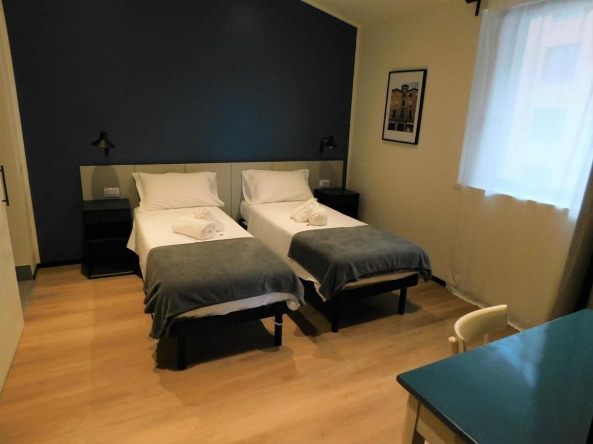 Piumaviola Beds & Apartments Парма Екстериор снимка