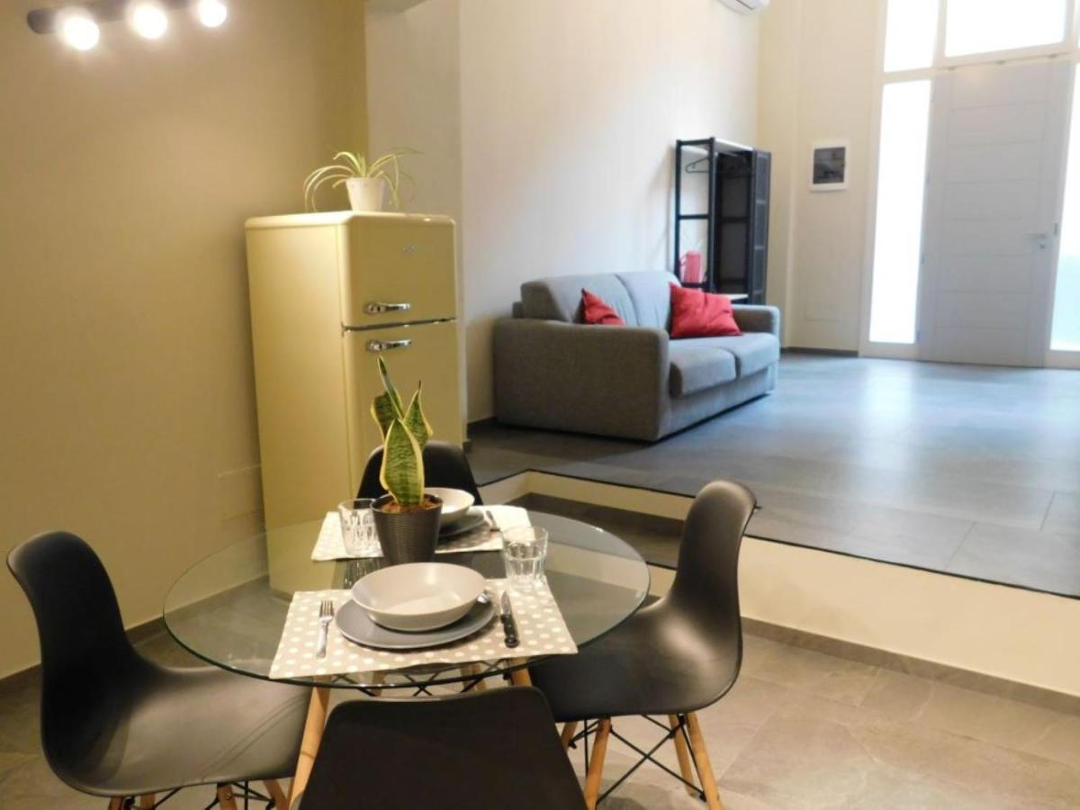 Piumaviola Beds & Apartments Парма Екстериор снимка