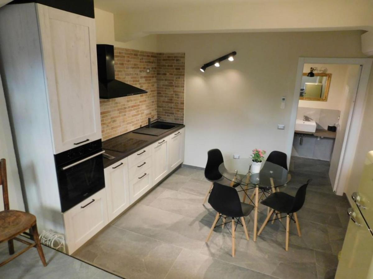 Piumaviola Beds & Apartments Парма Екстериор снимка